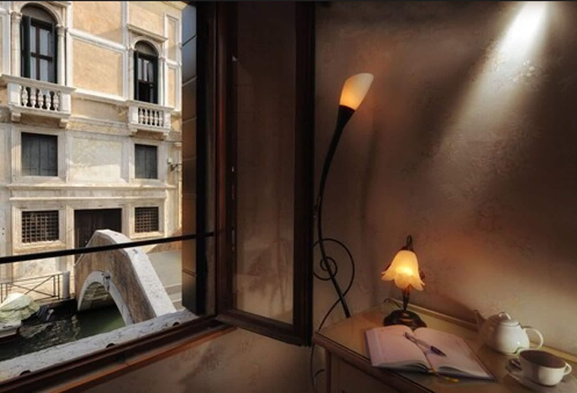 Hotel Tintoretto Veneţia Cameră foto