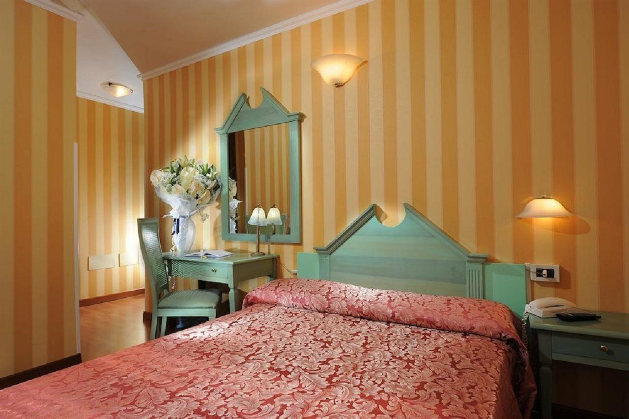 Hotel Tintoretto Veneţia Cameră foto