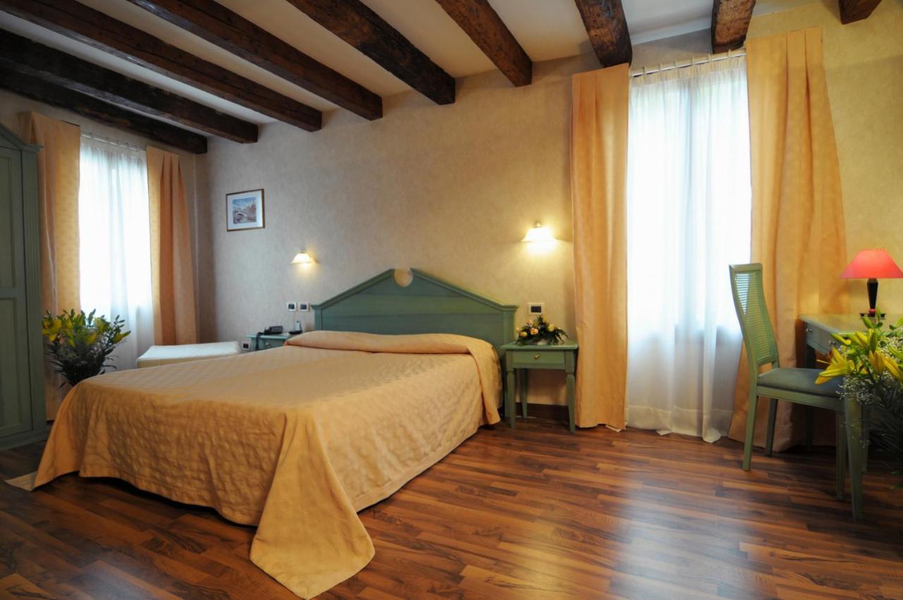 Hotel Tintoretto Veneţia Cameră foto